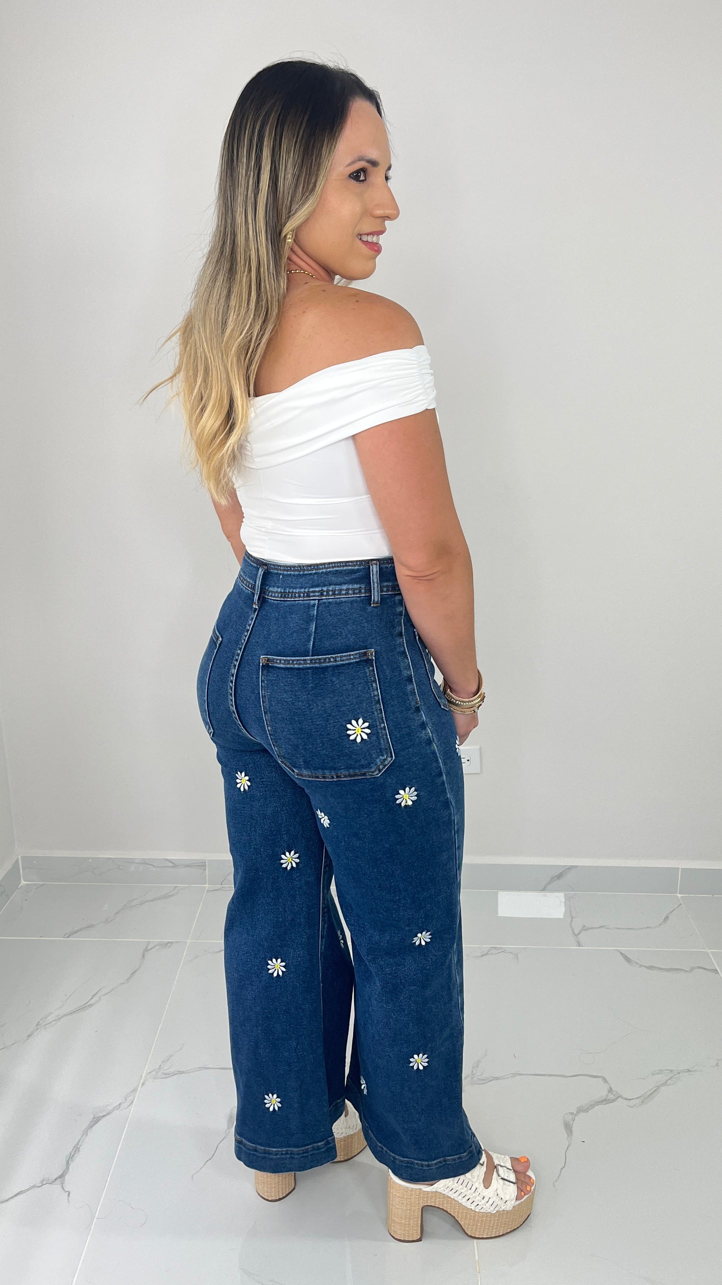 Detail Flowers Denim Pant