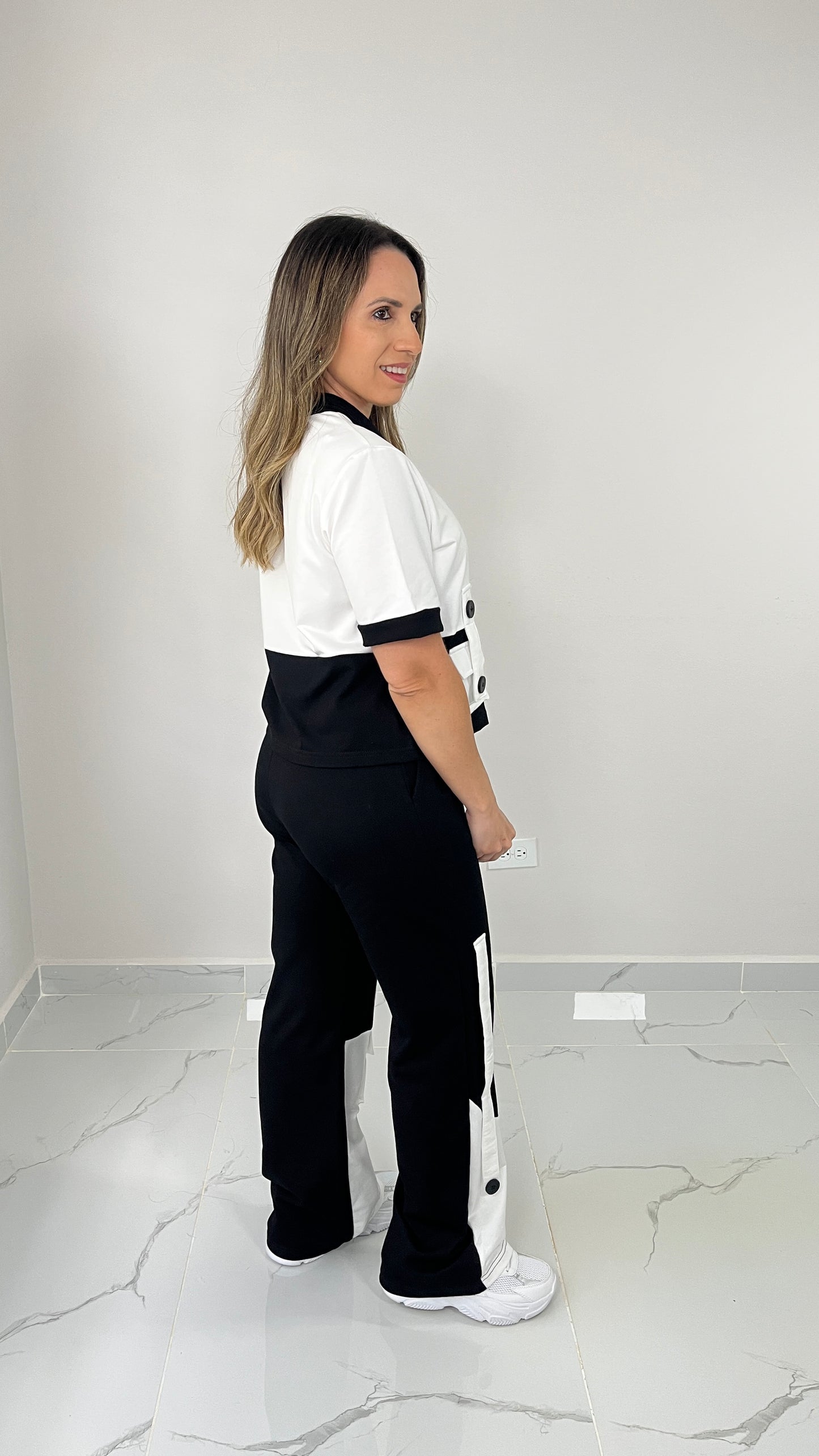 Black and White Travel Set